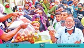 টিসিবির ট্রাকসেল: ন্যায্য দামে পণ্য কিনতে চাকরিজীবীরাও লাইনে